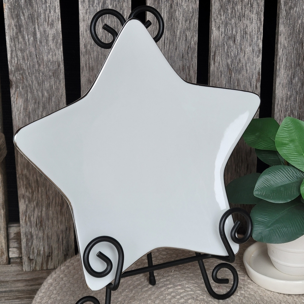 ST. NICHOLAS SQUARE tis the season white porcelain star plate